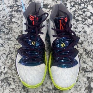 Kobe Bryant kyrie sneakers nike mens 8 like new